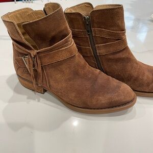Women's Born Osha distresed suede boots. Sz8.5